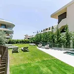 Sea View Luxury At Your Fingertips *