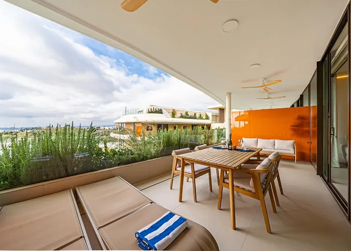 Sea View Luxury At Your Fingertips