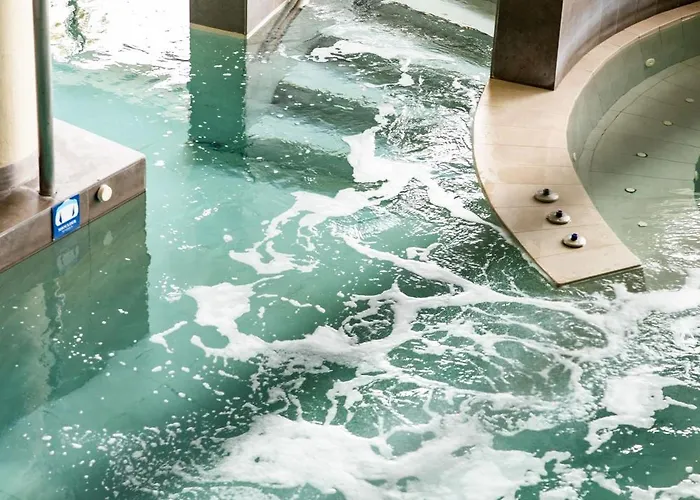 Sea View Luxury At Your Fingertips Апартаменти *