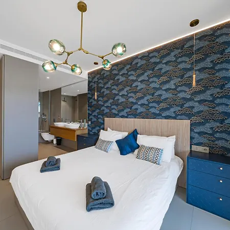 Sea View Luxury At Your Fingertips *