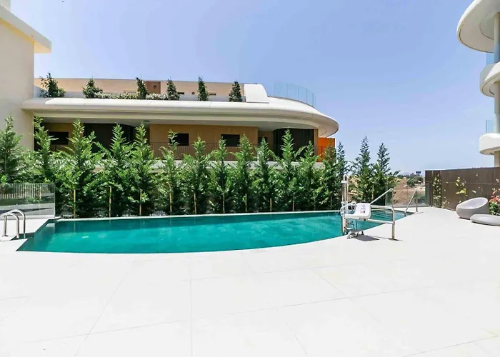 Апартаменты Sea View Luxury At Your Fingertips Фуэнхирола