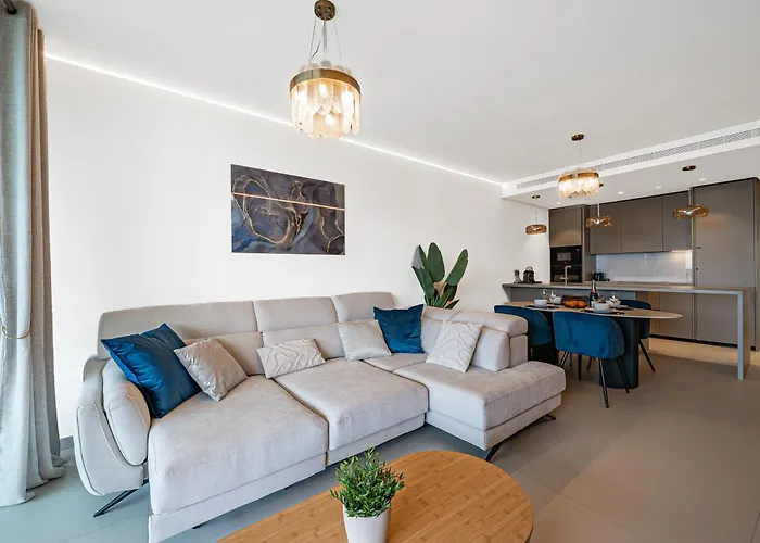 Sea View Luxury At Your Fingertips *