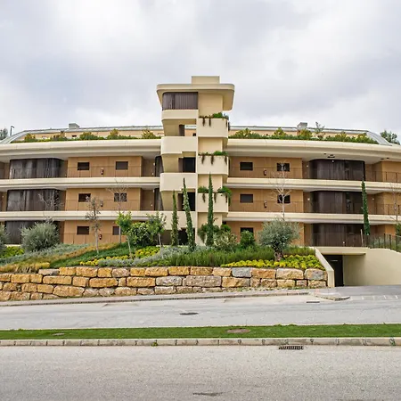 Sea View Luxury At Your Fingertips *