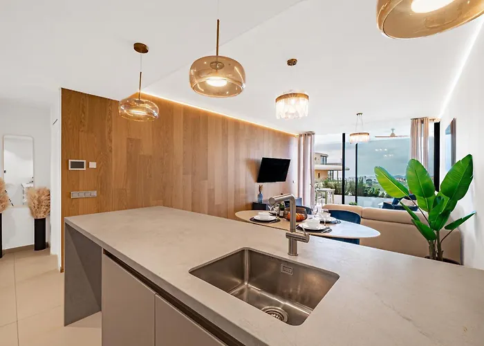 Sea View Luxury At Your Fingertips דירה פואנגירולה