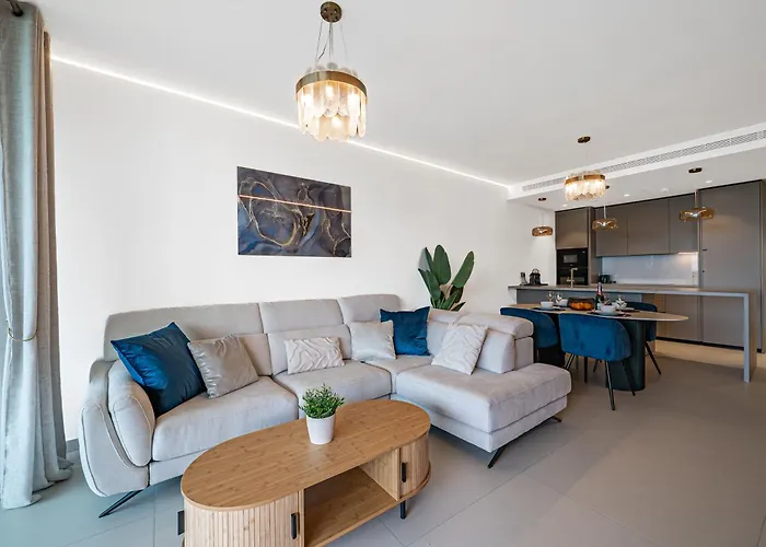 Sea View Luxury At Your Fingertips דירה פואנגירולה