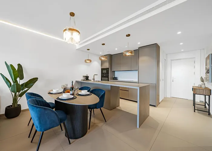 Sea View Luxury At Your Fingertips פואנגירולה