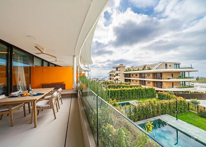 Sea View Luxury At Your Fingertips דירה *