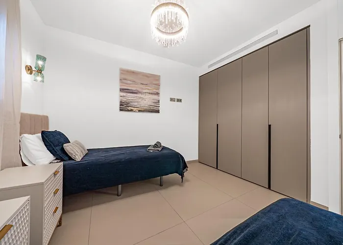 Sea View Luxury At Your Fingertips דירה פואנגירולה