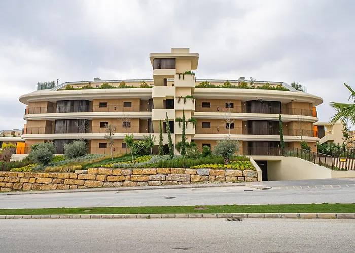 Sea View Luxury At Your Fingertips *