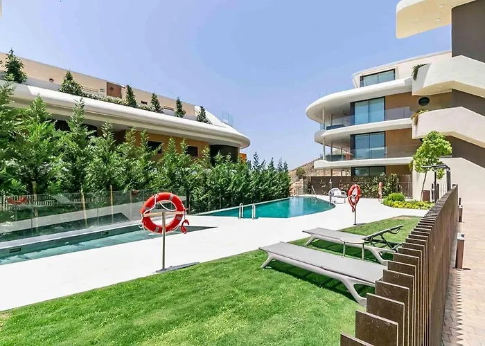 Sea View Luxury At Your Fingertips דירה *